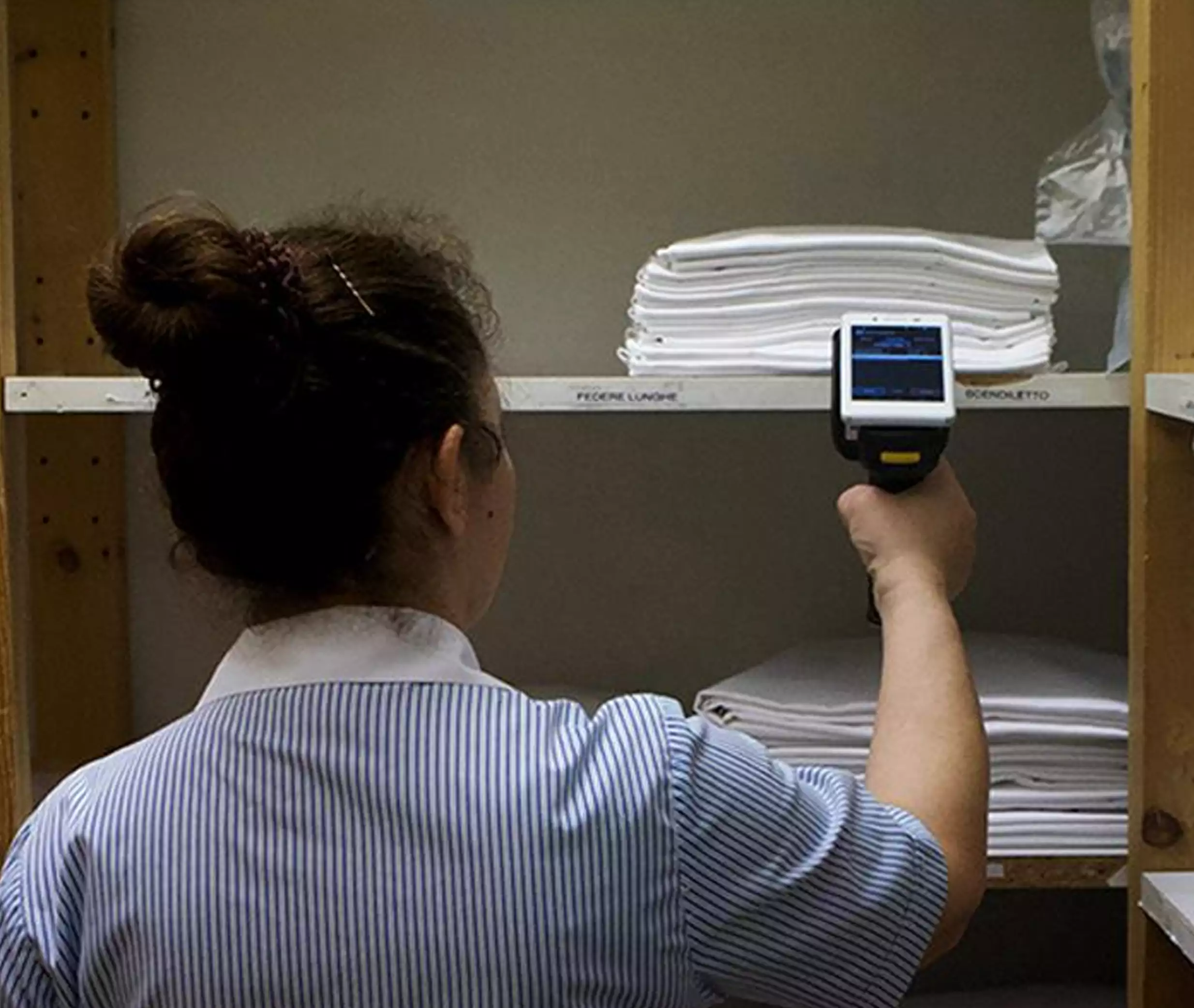 RFID tracking system for commercial linen management